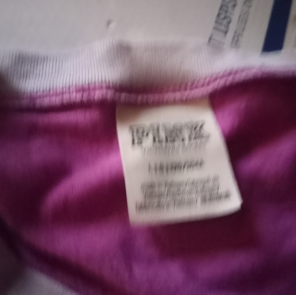 Woman's name brand t shirt - Picture 3 of 3